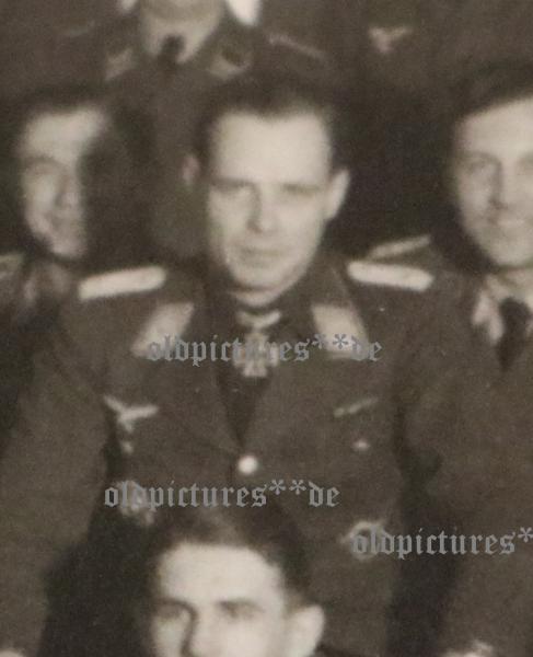 altes Gruppenfoto Stuka Geschwader I ????  Ritterkreuzträger Oberstleutnant Walter Hagen in der Mitte und anscheinend auch FW. Hachtel